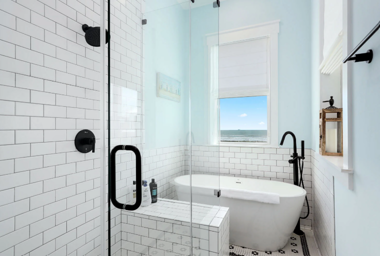 Master bathroom, with soaking tub, shower, double sinks and an ocean view! Master bathroom, with soaking tub, shower, double sinks and an ocean view!