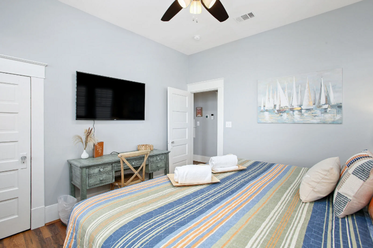 Bring your laptop if needed, as there is a desk available for you.