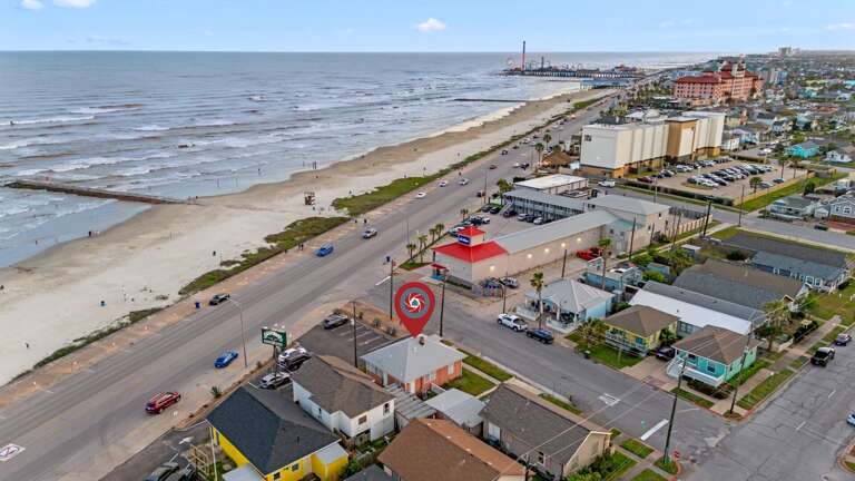 This home is located within minutes of  food, beach, and entertainment.