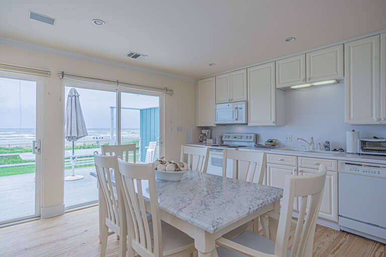Dining room with beach view Dining room with beach view