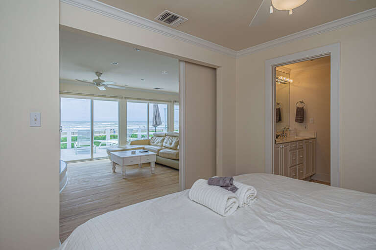 Master bedroom Master bedroom