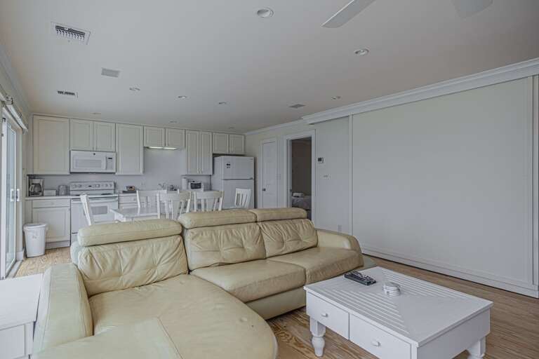 Spacious Living room Spacious Living room