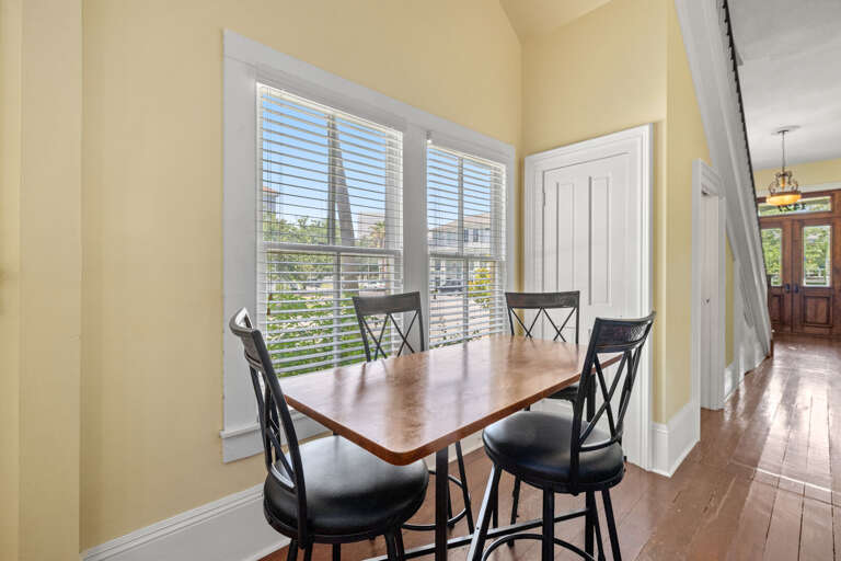 Breakfast table and stools for 4