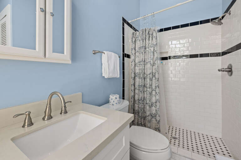 En-suite Bathroom 1 w/ Standing Shower