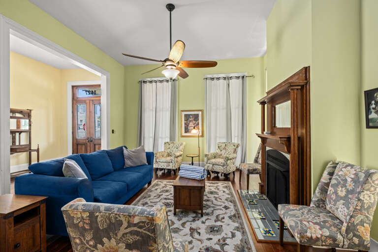 Living Room Couch & Seating