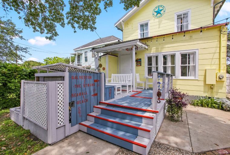 Steps up from yard to back porch area Steps up from yard to back porch area