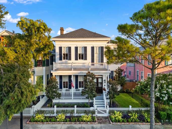 Beautifully restored 4-bedroom 2.5-bathroom home! Beautifully restored 4-bedroom 2.5-bathroom home!