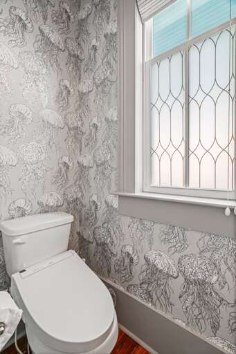 We love the fun jellyfish wallpaper!   Luxury and fun combined! We love the fun jellyfish wallpaper!   Luxury and fun combined!