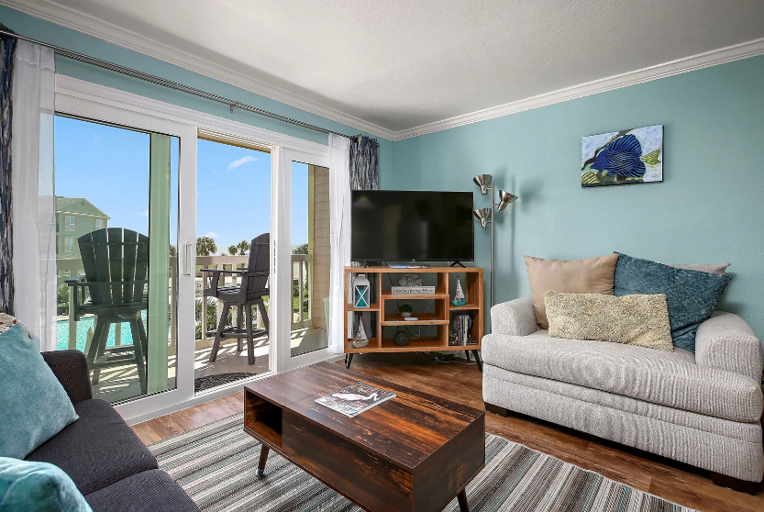 Cozy seating, and streaming TV! Cozy seating, and streaming TV!