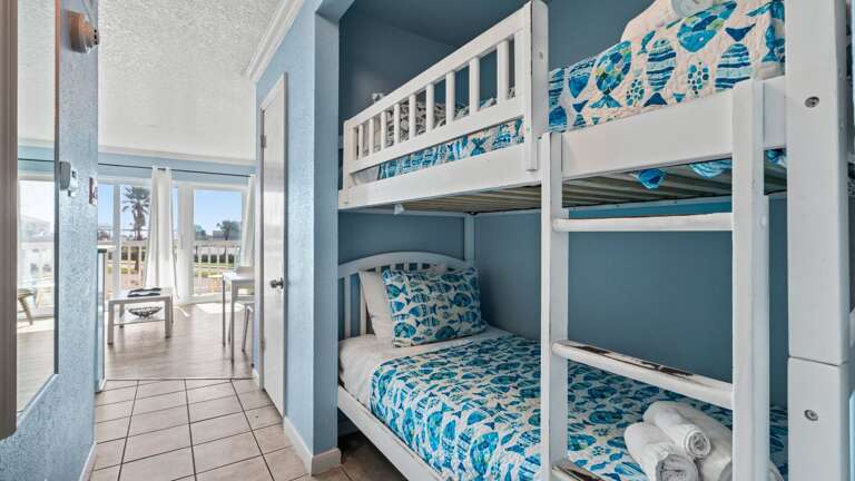 Bunk beds for extra guests! Bunk beds for extra guests!