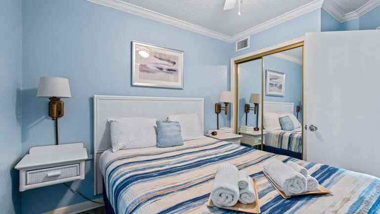 Queen size bed in the master bedroom! Queen size bed in the master bedroom!