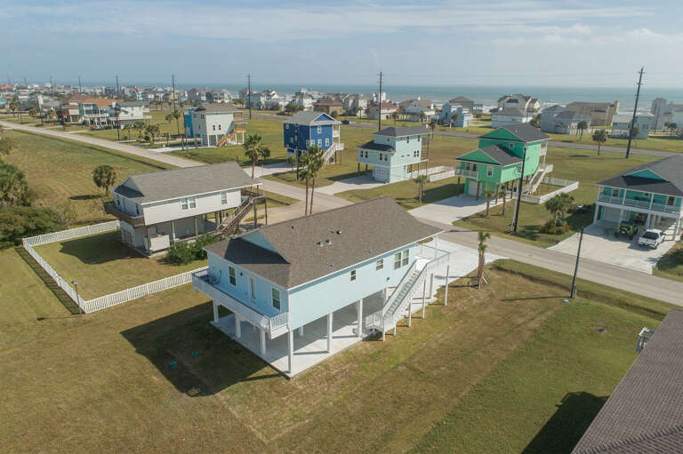   Location, location, location! Your dream vacation home awaits.  ️