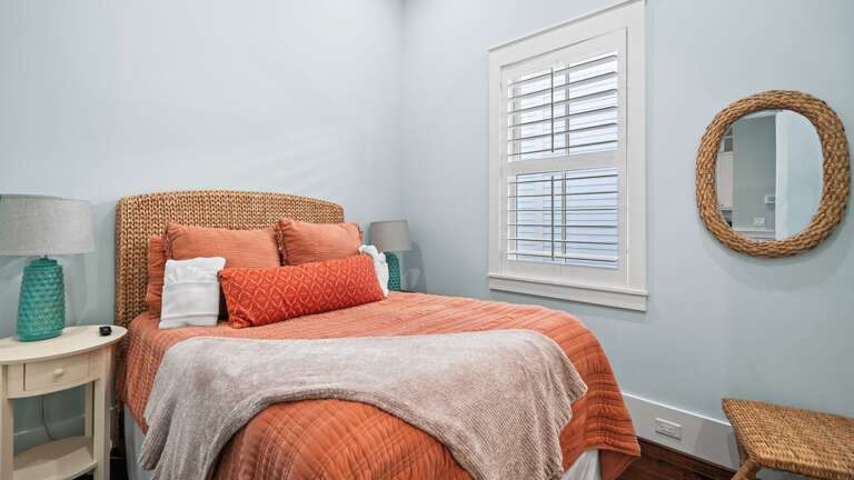 Bedroom 4 with Queen Size Bed