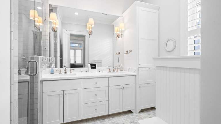 En-suite Bathroom w/ Double Vanity Sinks