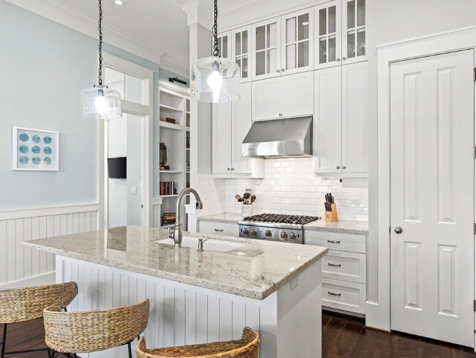 Full Kitchen w/ 3 Barstool Seats!