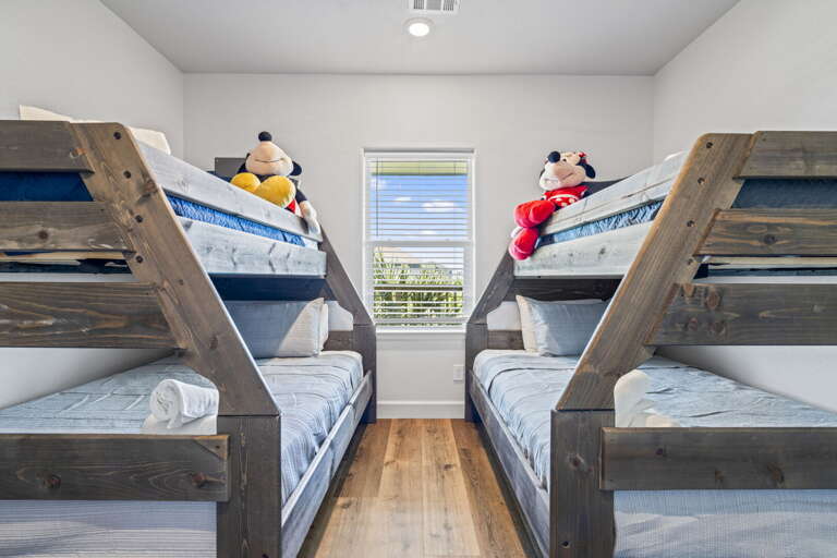 2 full beds on bottom and 2 twins on top