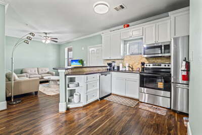 Lovely open kitchen and living area. Lovely open kitchen and living area.