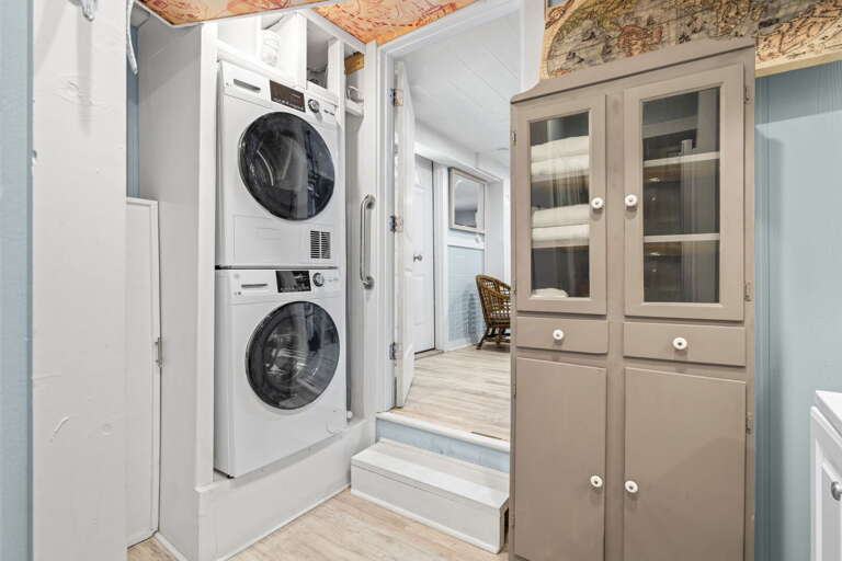 Please shake and remove the sand before washing your clothes/ towels