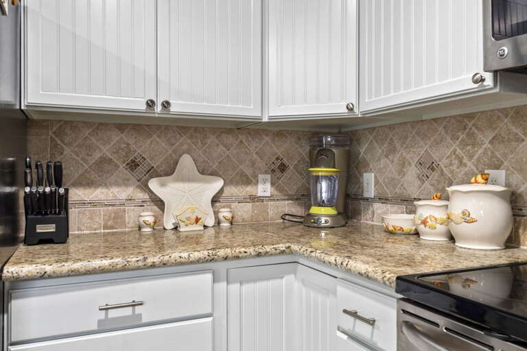 Coastal-inspired kitchen details with everything you need for easy vacation meals.