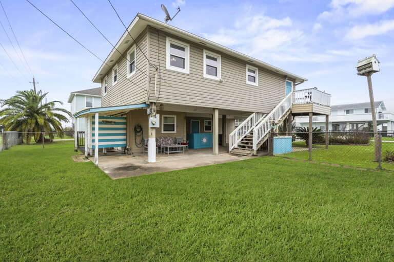 Fenced Backyard & Outdoor Living!