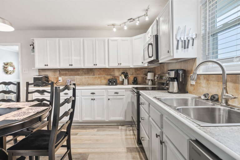 Modern Kitchen Featuring All the Necessities!