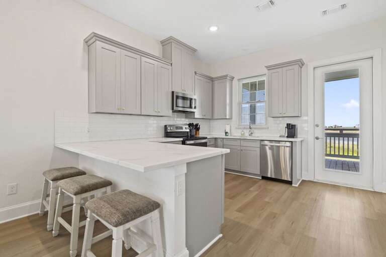 Bright and open kitchen with everything you need.