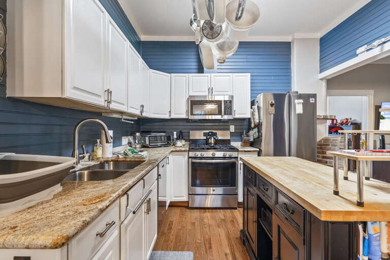 A fully equipped kitchen for easy meals between beach days.