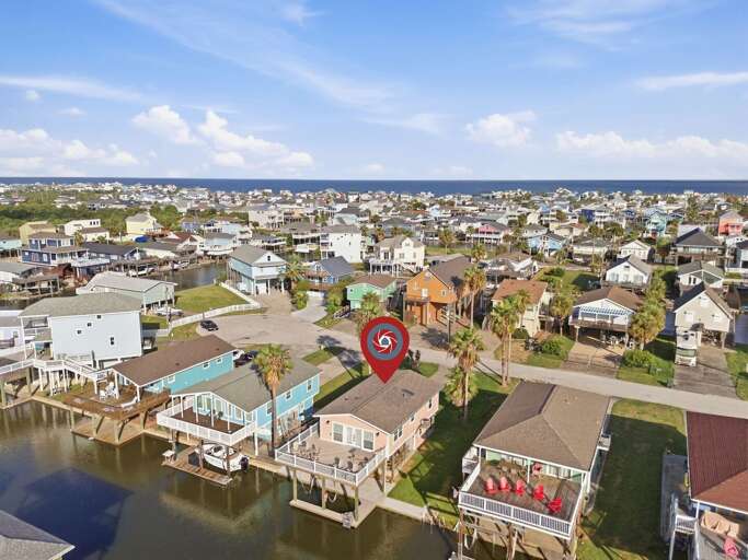 Garnele's Retreat puts you right on the canal for a relaxing coastal stay surrounded by water and island scenery.