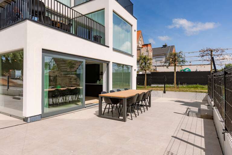 Huswell - Modern Apartment by the Beach