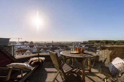 Huswell - 4 bedroom apartment in Duinbergen with parking