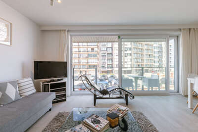 Huswell - Beachfront apartment with bike storage