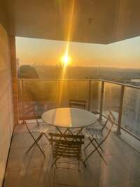 Beachfront Oasis: Modern Apartment with Views!