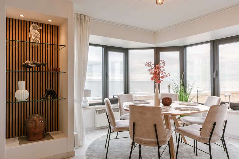 Beachfront Apartment: Sea Views & Modern Comfort Beachfront Apartment: Sea Views & Modern Comfort