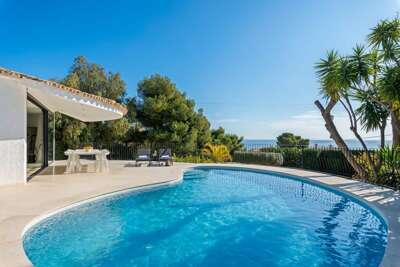 Calpe Villa: Private Pool, Sea View & Beach Access