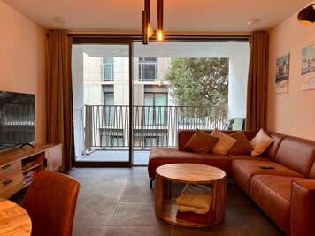 Ostend Oasis: Stunning Harbour Views & Balcony!