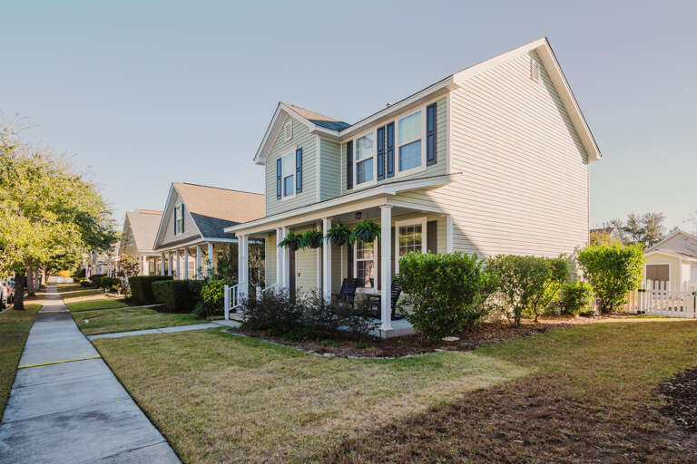 Sunlit Suburban Two-story Vacation Rental With Verdant Views