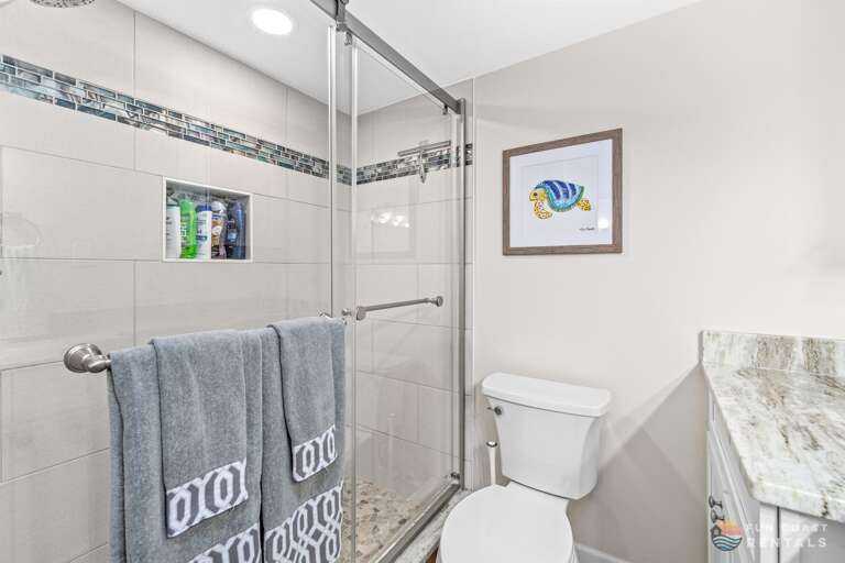 Newly Updated Full Bathroom