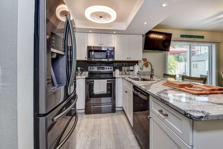 Modern Fully Equipped Kitchen