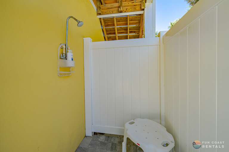 Outdoor Shower (Downstairs)