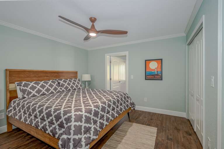 Endless Summer Master Bedroom w/ King Bed