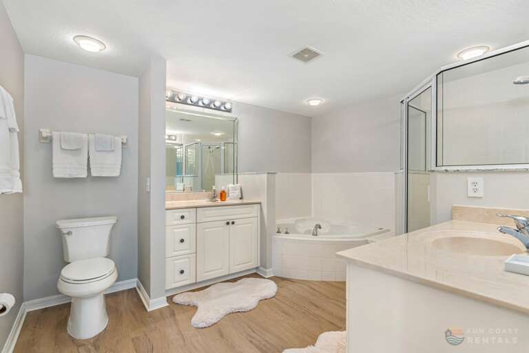Ensuite Master Bathroom with Jetted Tub