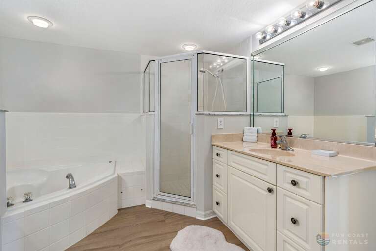 Ensuite Master Bathroom with Jetted Tub