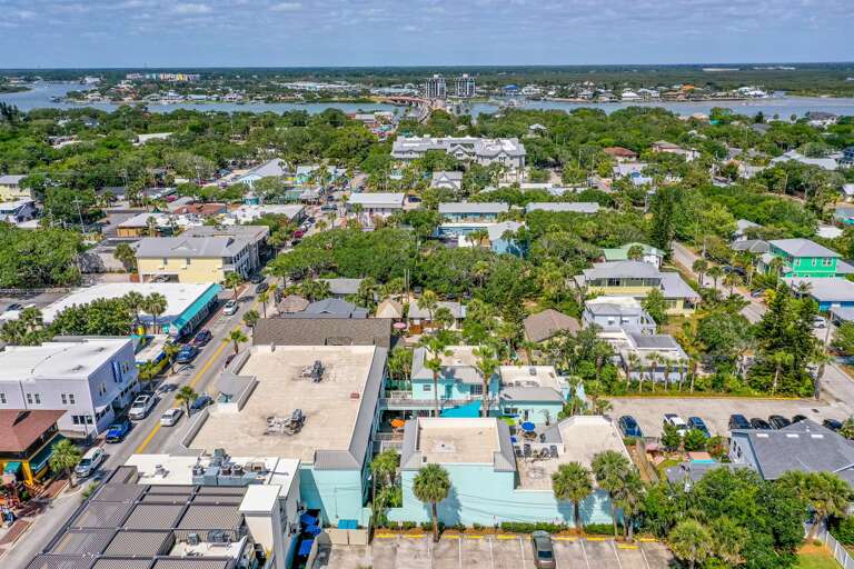 Stay immediately next to Flagler Avenue!