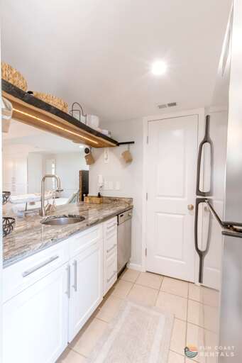 Fully Equipped Kitchen with Stainless Steel Appliances