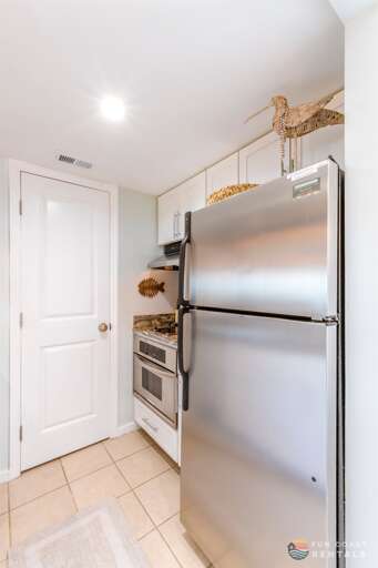 Fully Equipped Kitchen with Stainless Steel Appliances