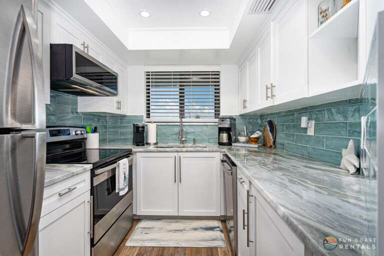 Updated Fully Equipped Stainless Steel Kitchen