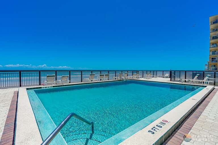 Oceanfront Community Pool!