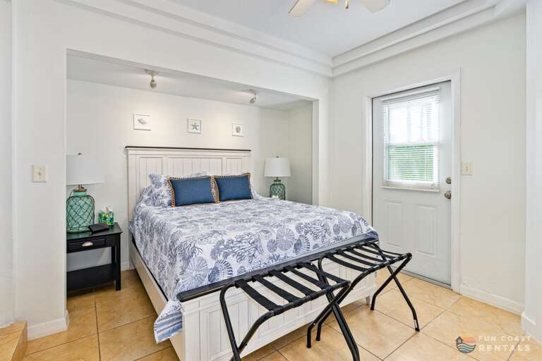 Master Bedroom with Queen bed!