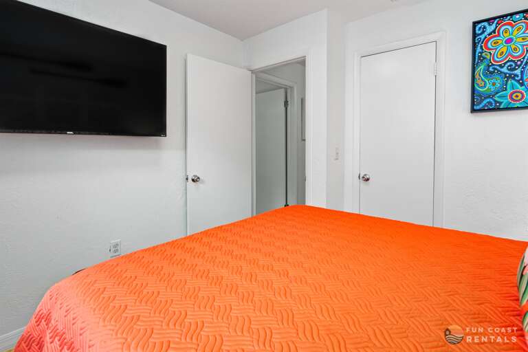 Second Bedroom with Queen bed and Smart TV!