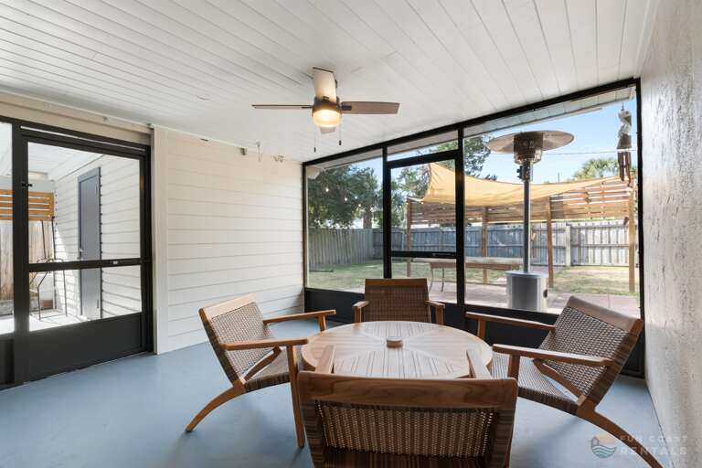 Outdoor Lanai area with lounge seating